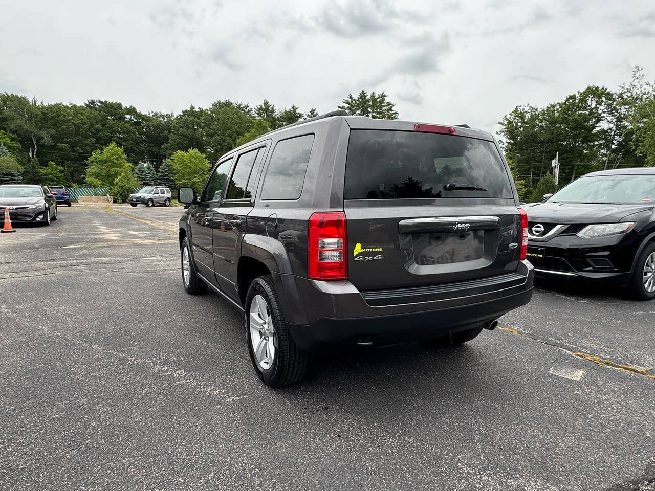 Used 2017 Jeep Patriot Latitude w/ Sun/Sound Group AWD/4WD image 8