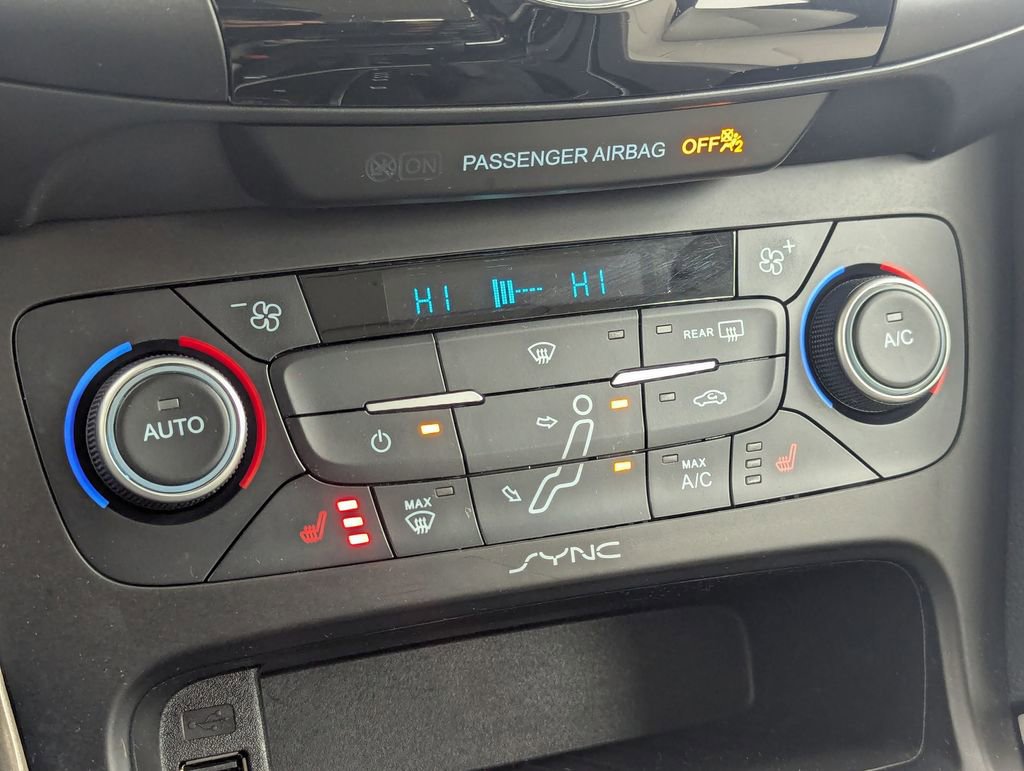 Used 2017 Ford Focus Titanium image 19