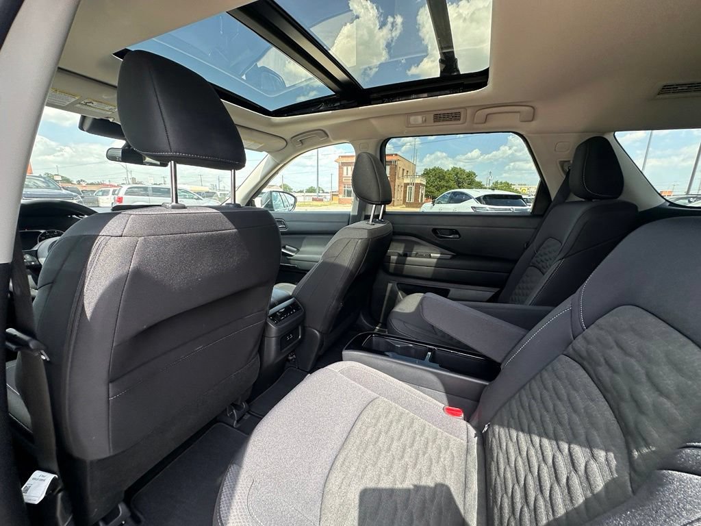 Certified 2025 Nissan Pathfinder SV w/ SV Premium Package FWD image 19