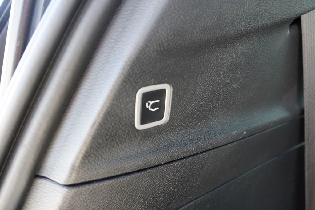 Used 2025 Chrysler Pacifica Limited image 23