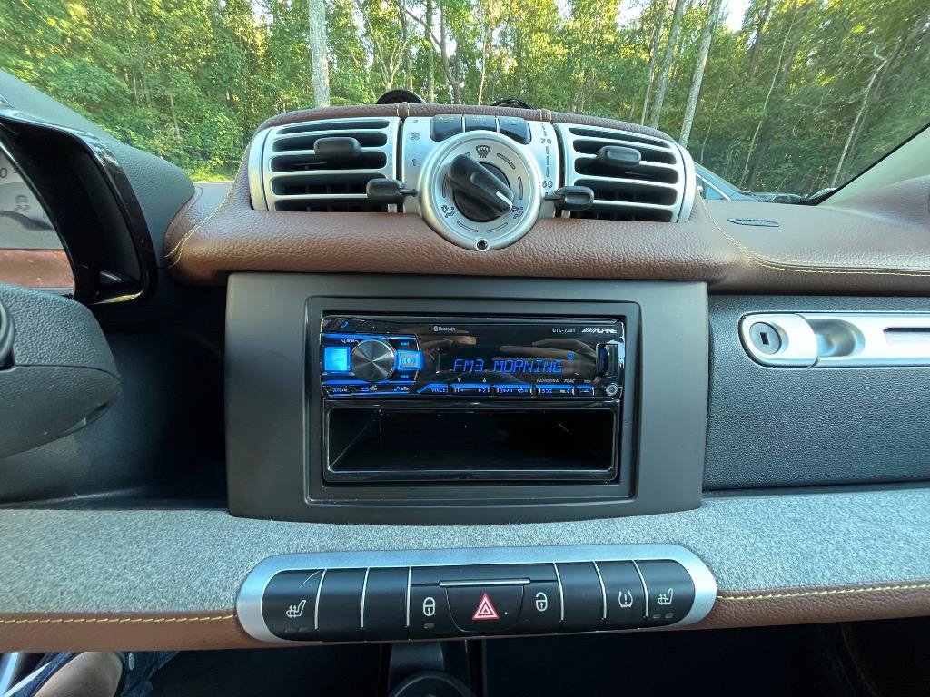 Used 2014 smart fortwo passion RWD image 16
