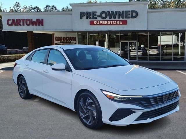 Used 2025 Hyundai Elantra SEL image 1