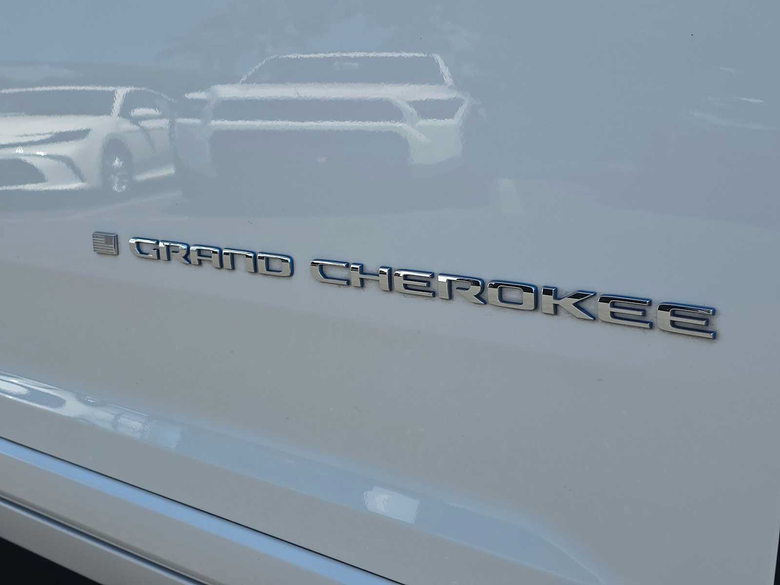 Used 2023 Jeep Grand Cherokee Overland w/ Luxury Tech Group IV AWD/4WD image 13
