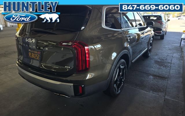 Used 2024 Kia Telluride S w/ S Sunroof Package image 4