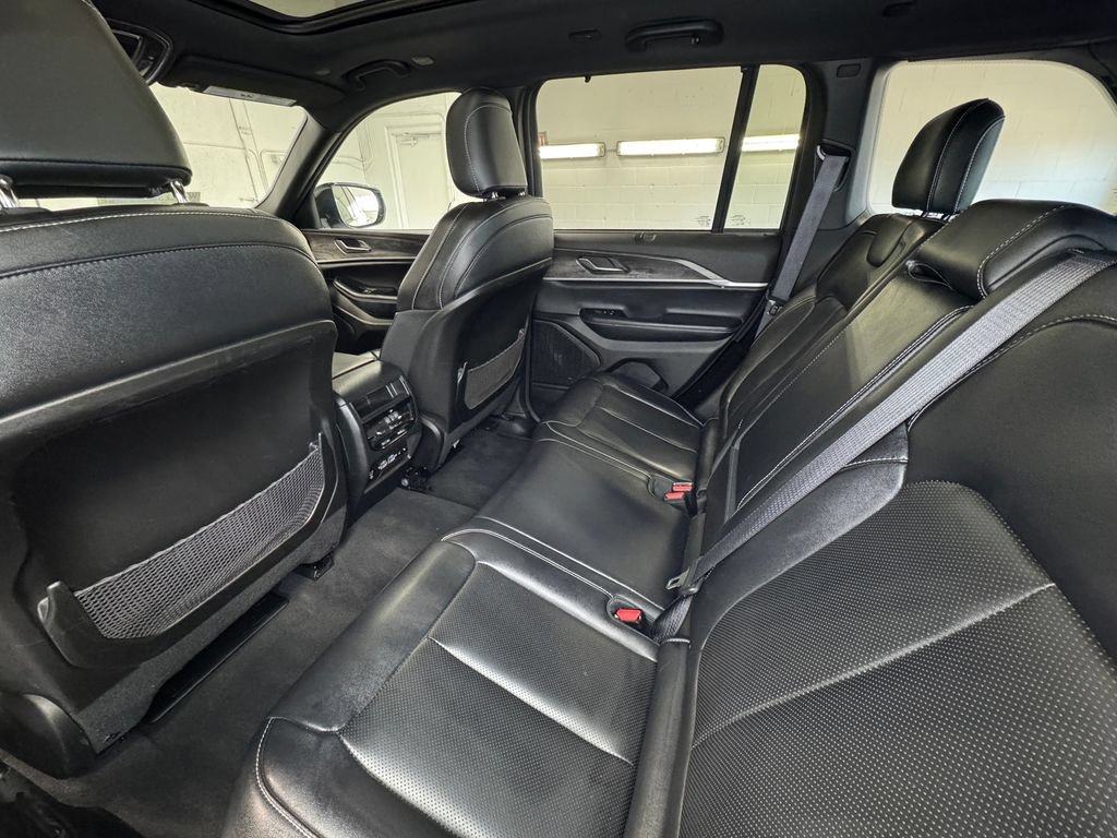 Used 2024 Jeep Grand Cherokee Limited w/ Luxury Tech Group II AWD/4WD image 22