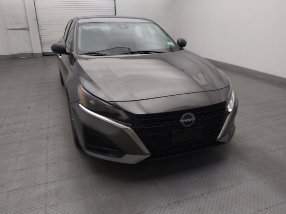 Used 2024 Nissan Altima 2.5 SV FWD image 14