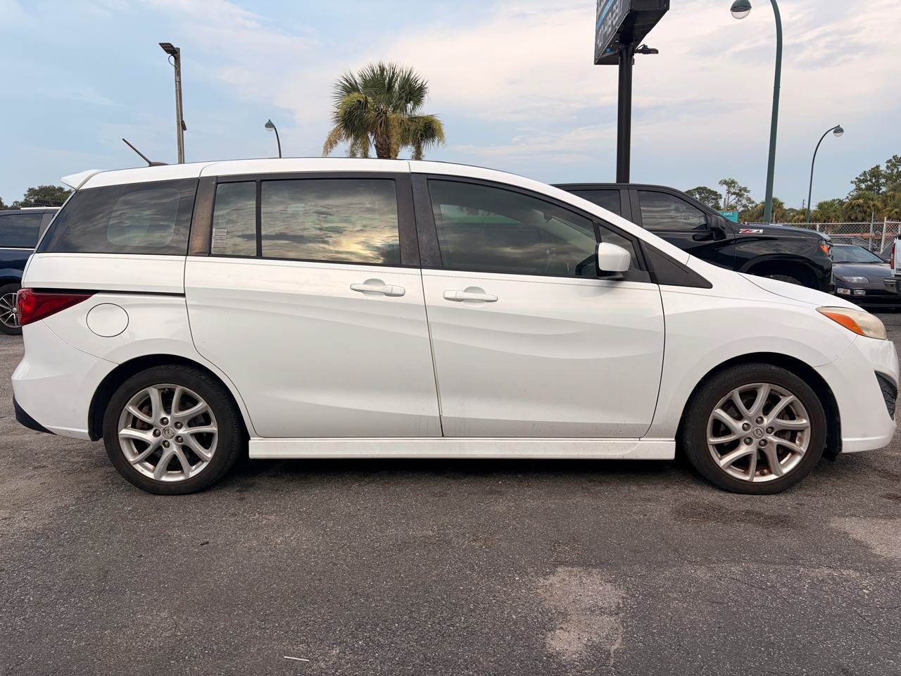 Used 2012 MAZDA MAZDA5 Grand Touring FWD image 8