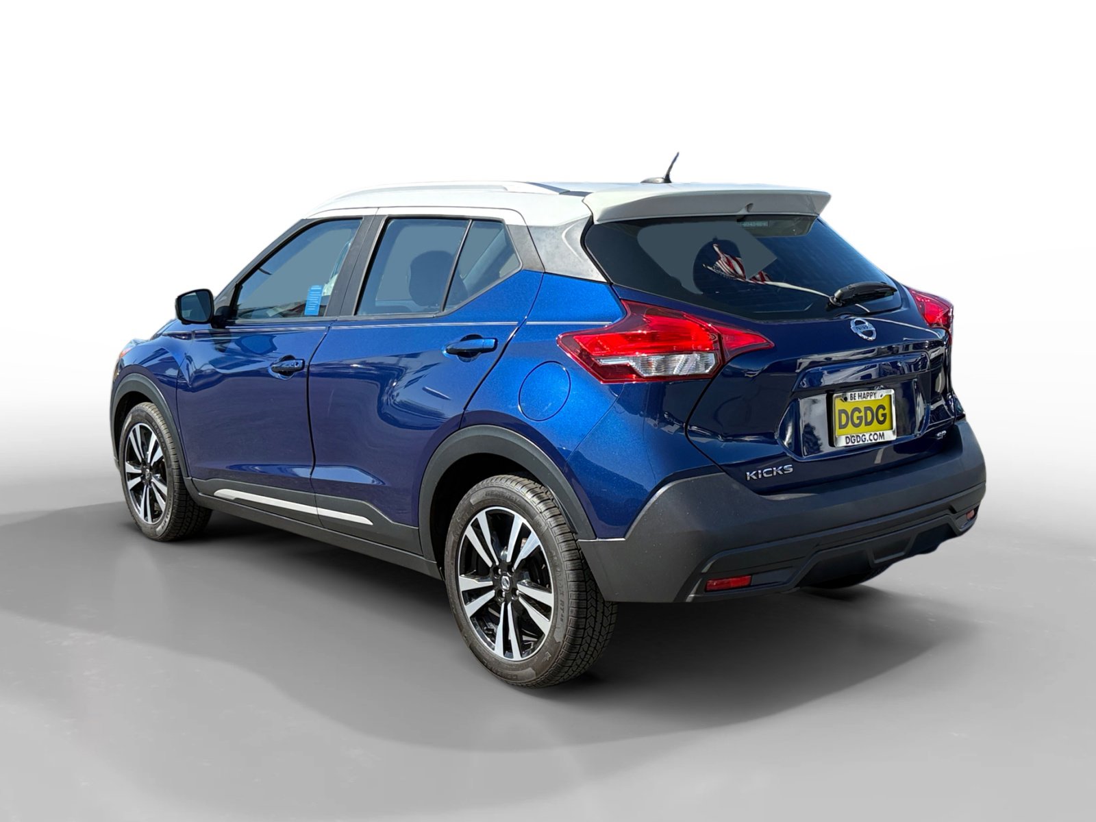 Used 2019 Nissan Kicks SR FWD image 3