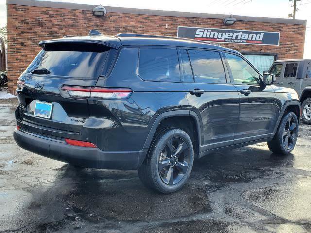 Used 2023 Jeep Grand Cherokee L Limited w/ Black Appearance Package AWD/4WD image 4