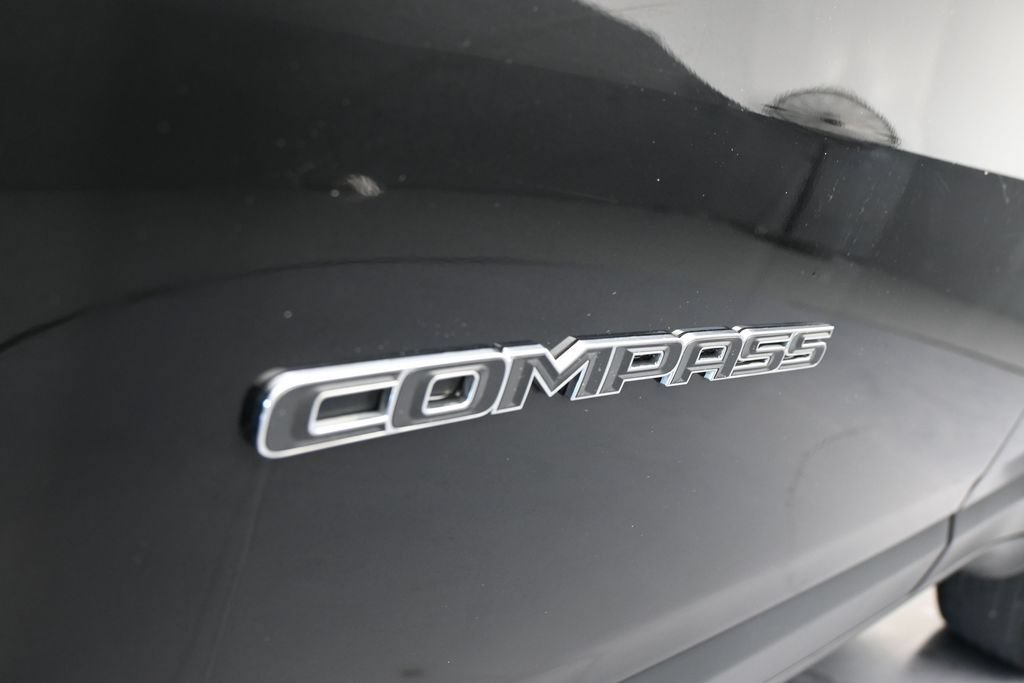 Used 2018 Jeep Compass Latitude w/ Popular Equipment Group AWD/4WD image 29