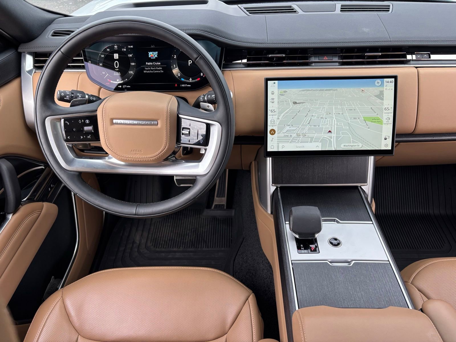 Used 2025 Land Rover Range Rover SE AWD/4WD image 3
