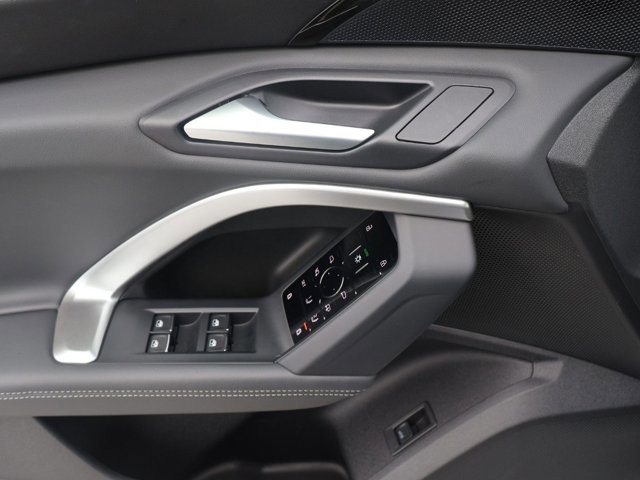 Used 2025 Audi Q5 Premium w/ Convenience Package image 11