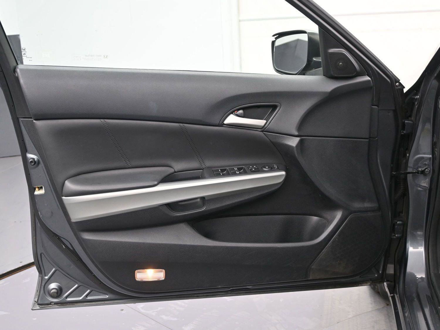 Used 2010 Honda Accord EX-L image 9
