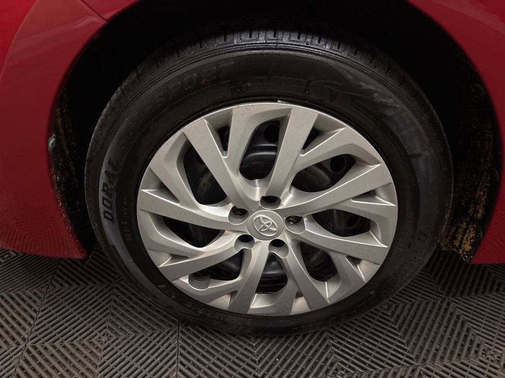 Used 2018 Toyota Corolla LE image 24