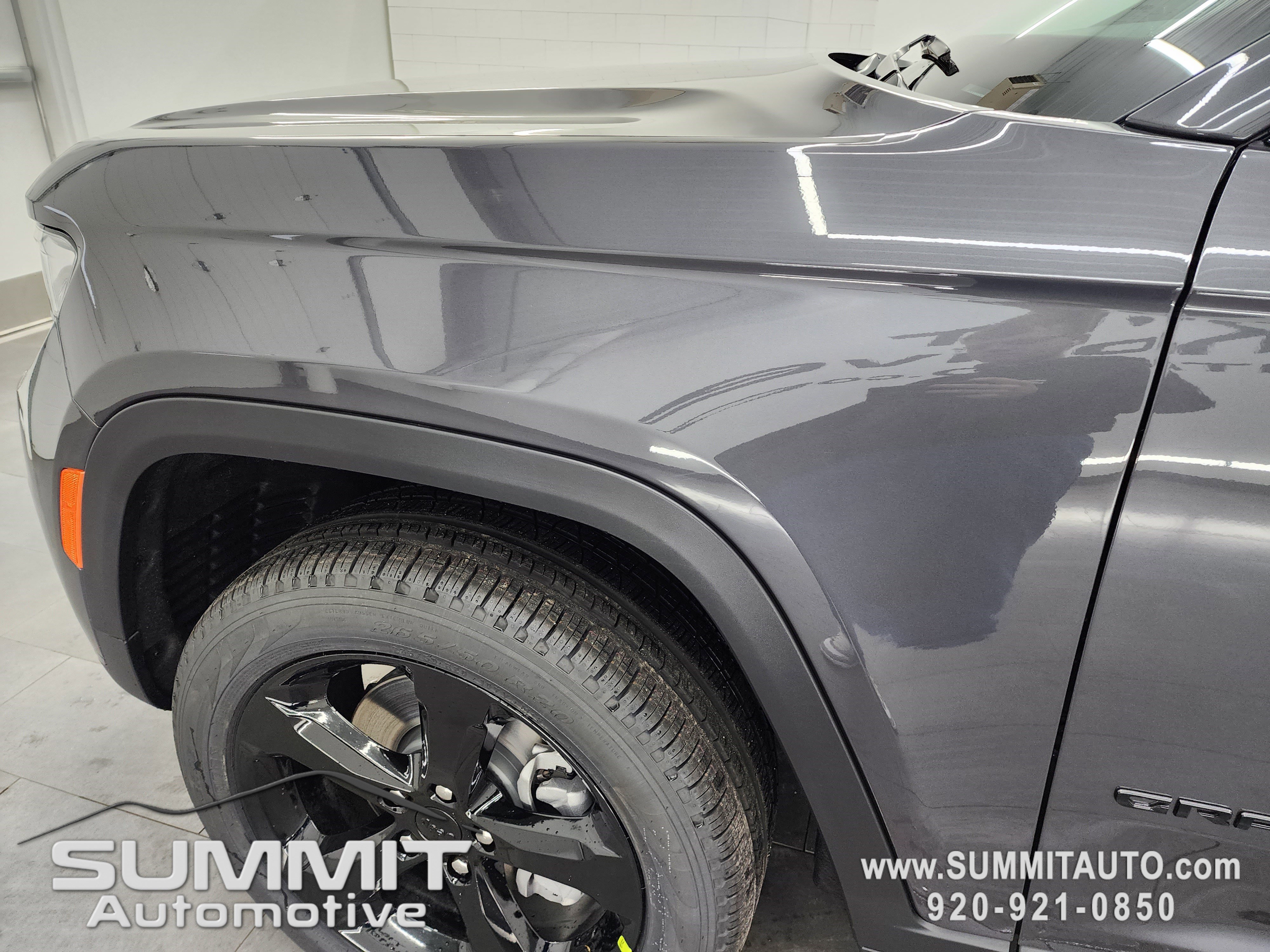 New 2025 Jeep Grand Cherokee L Limited w/ Black Appearance Package image 37