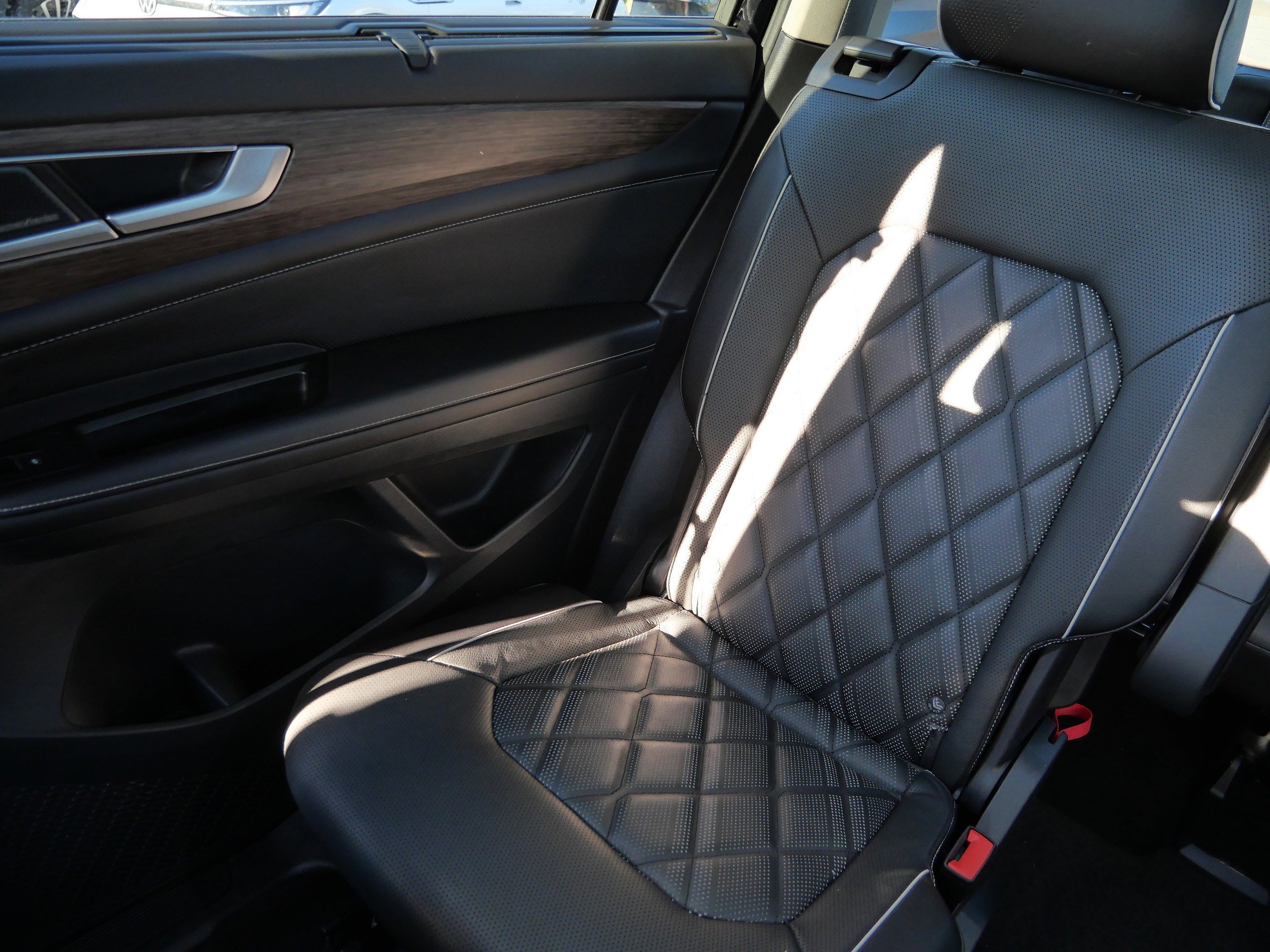 Certified 2025 Volkswagen Atlas SEL Premium R-Line image 12