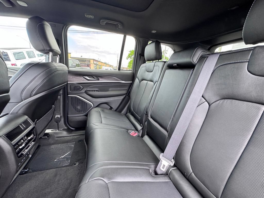 New 2026 Jeep Grand Cherokee Limited AWD/4WD image 15