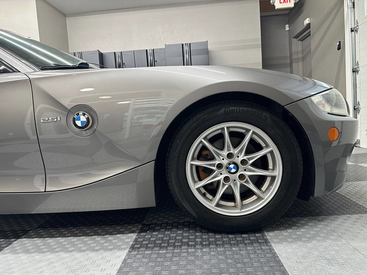 Used 2005 BMW Z4 2.5i image 5