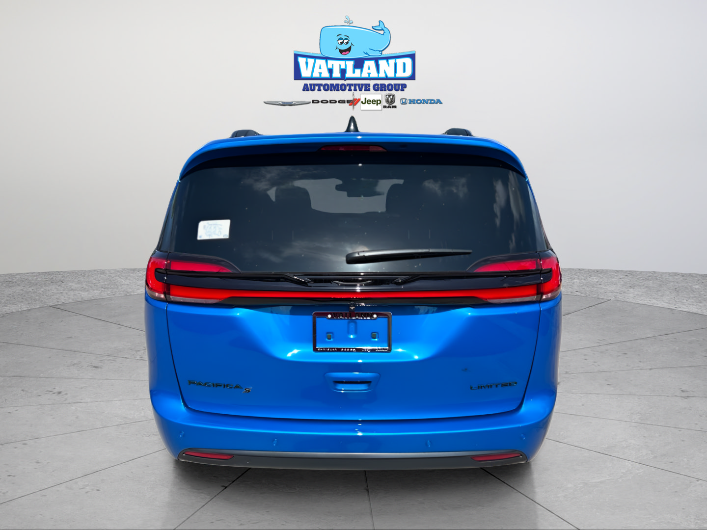 New 2027 Chrysler Pacifica Limited FWD image 4