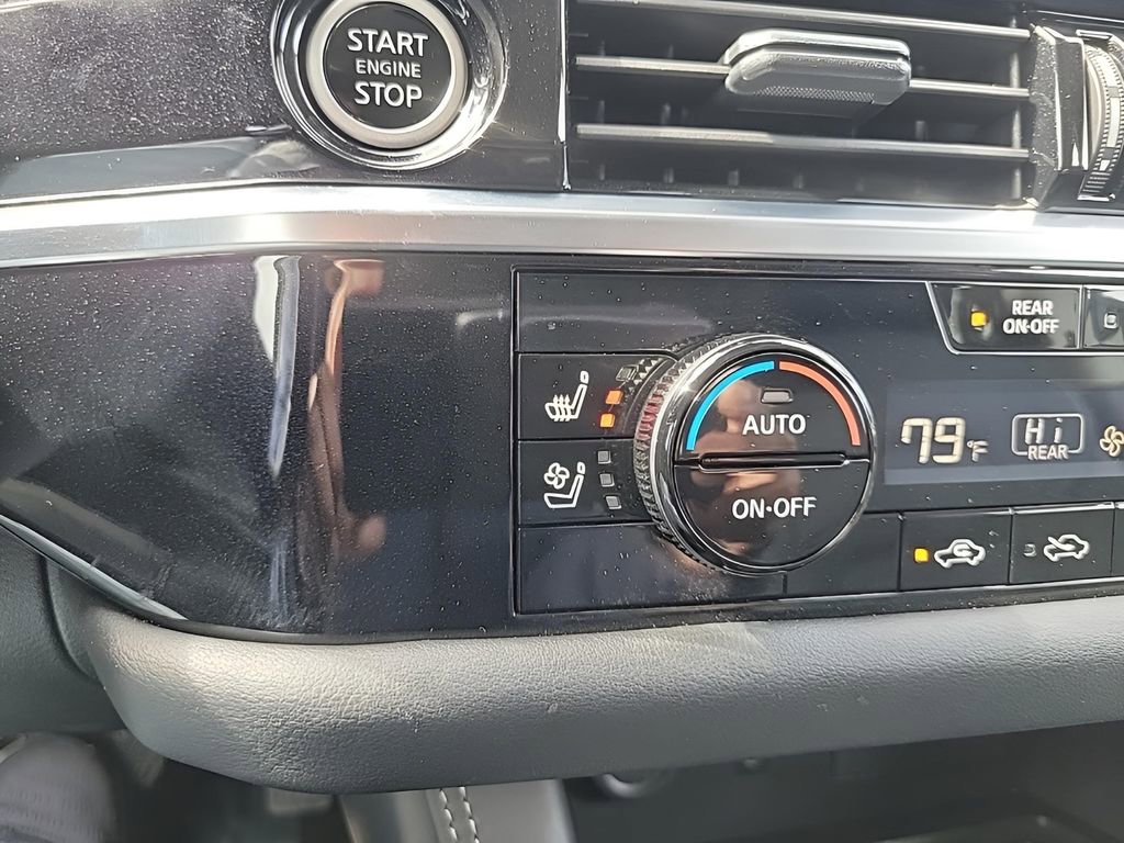 Used 2024 Nissan Pathfinder Platinum image 24