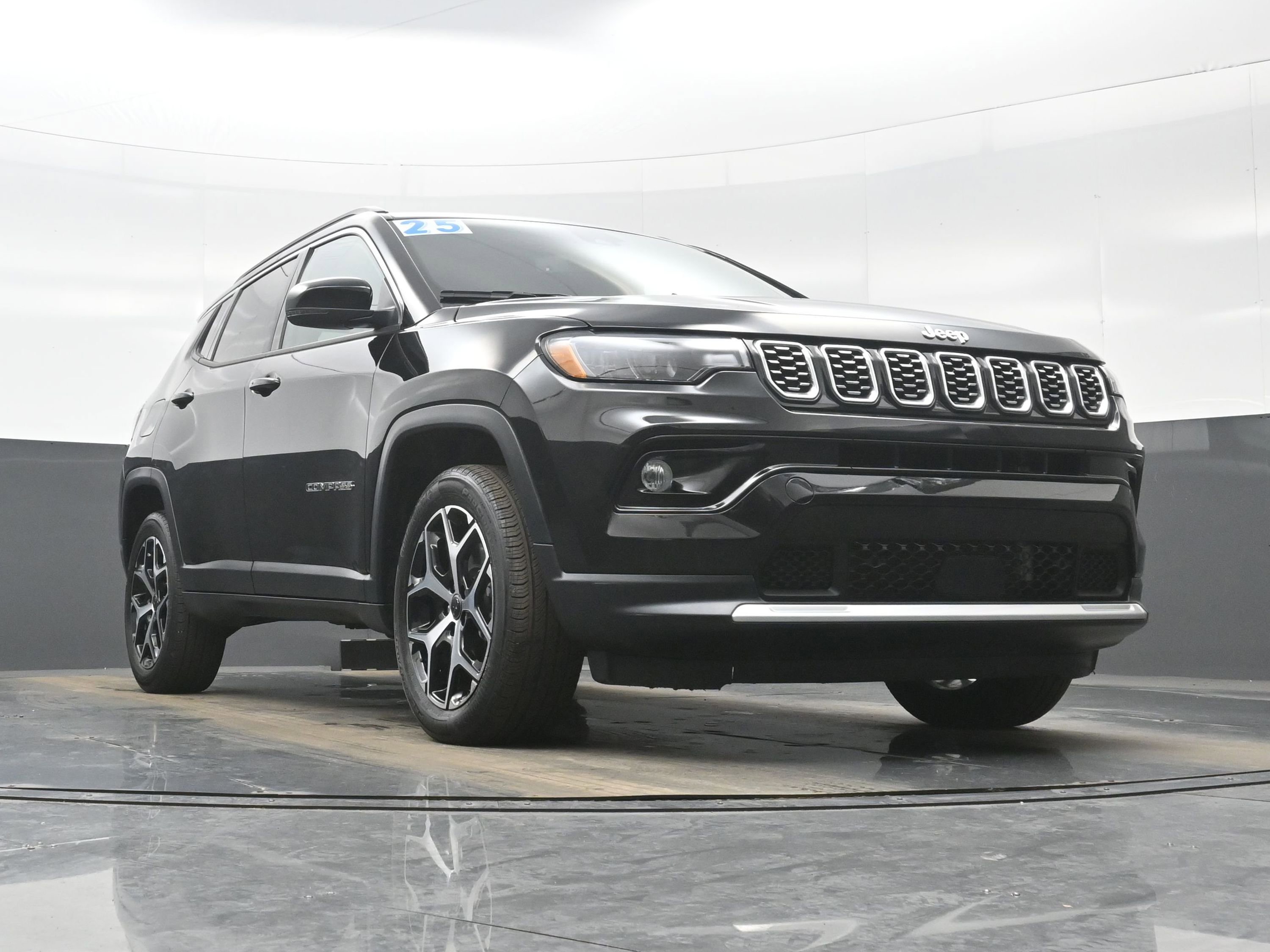 Used 2025 Jeep Compass Limited image 32
