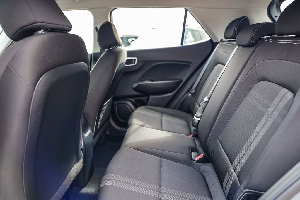 Used 2020 Hyundai Venue SEL FWD image 16
