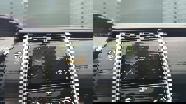 Used 2024 Land Rover Discovery S image 25