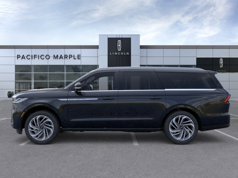 New 2026 Lincoln Navigator L Reserve AWD/4WD image 3