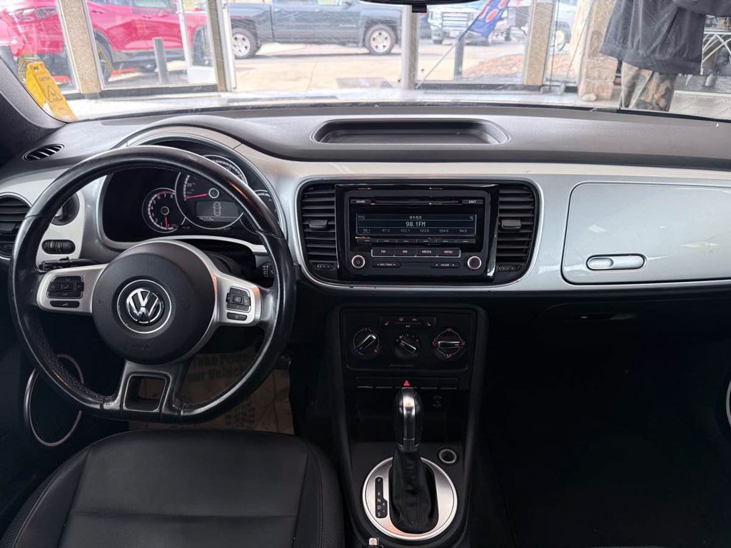 Used 2015 Volkswagen Beetle 1.8T FWD image 39
