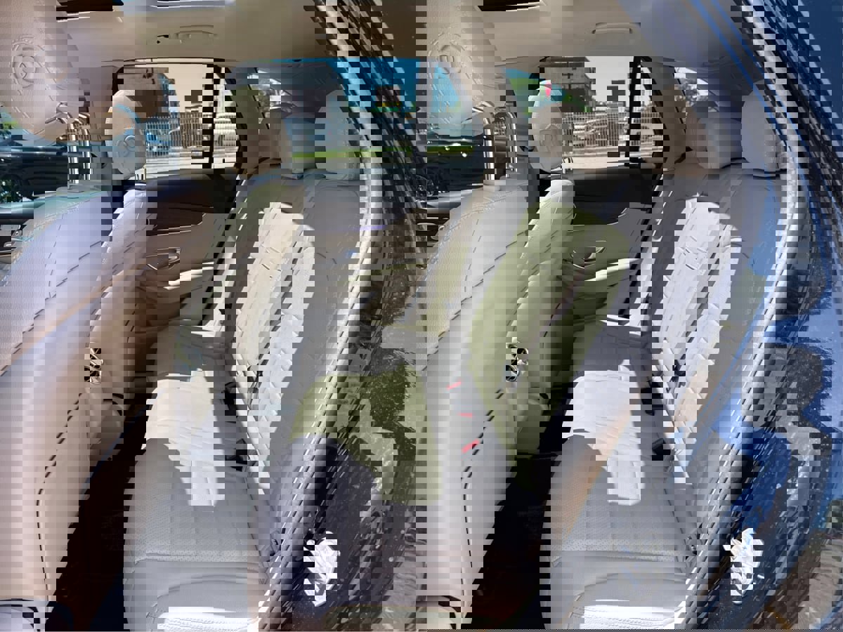 Used 2020 Mercedes-Benz GLC 300 4MATIC w/ Premium Package image 11