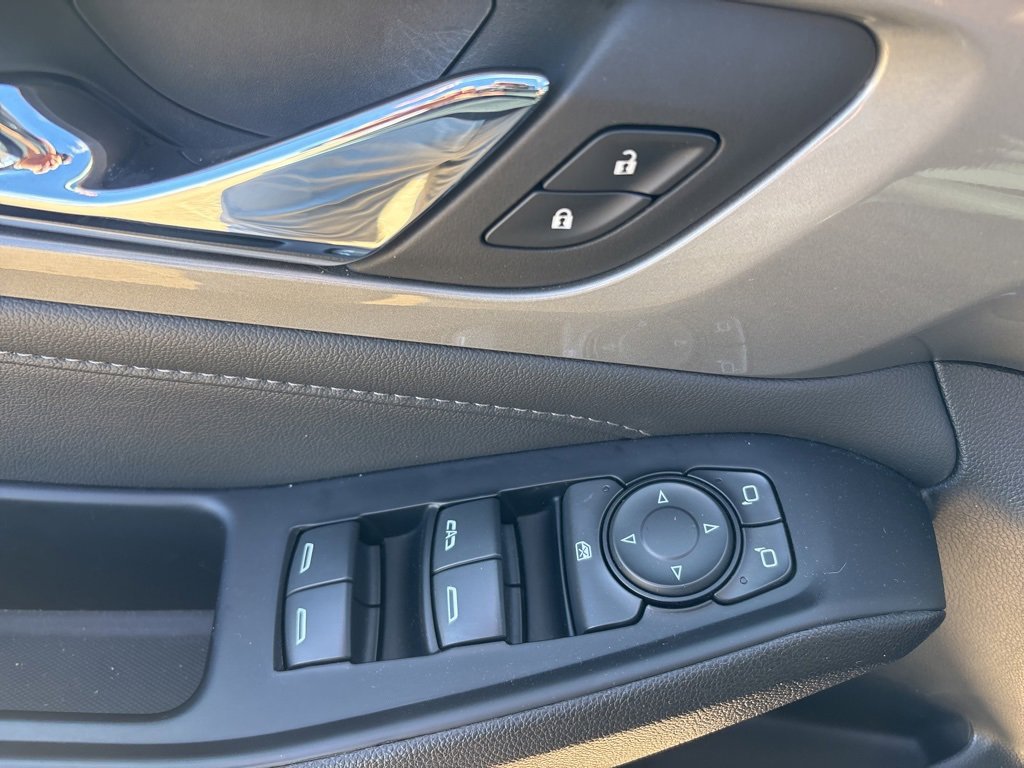 Used 2023 Chevrolet Traverse LT image 11