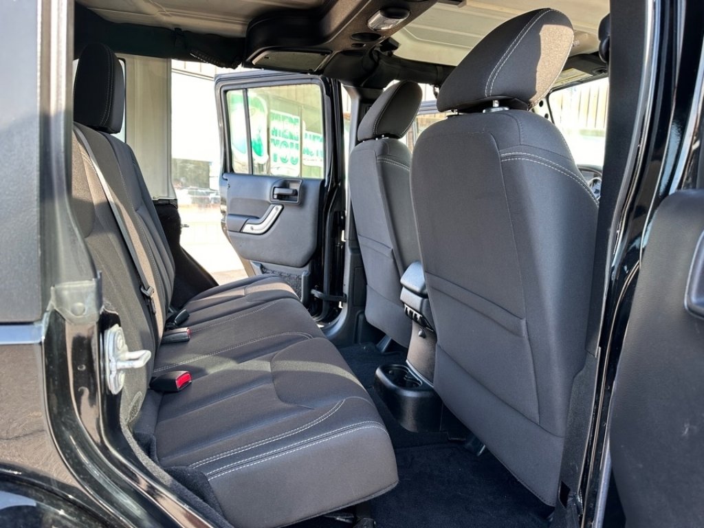 Used 2016 Jeep Wrangler Unlimited Sahara w/ Dual Top Group AWD/4WD image 12