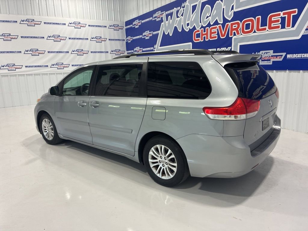 Used 2011 Toyota Sienna XLE image 4