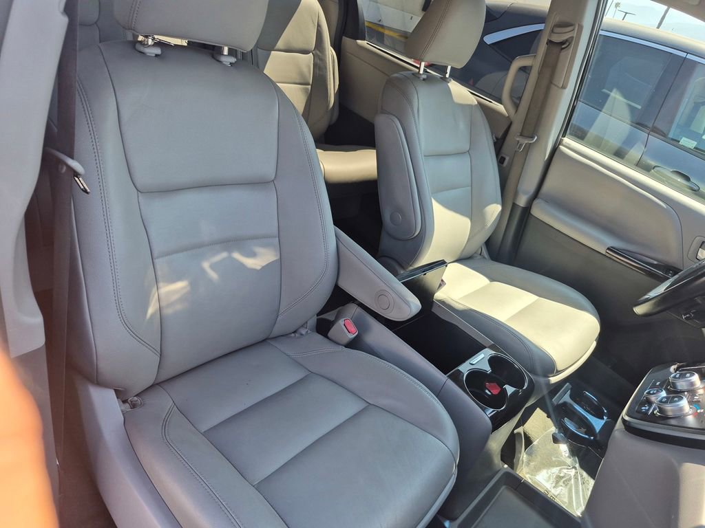 Used 2015 Toyota Sienna XLE w/ XLE Navigation Package image 40
