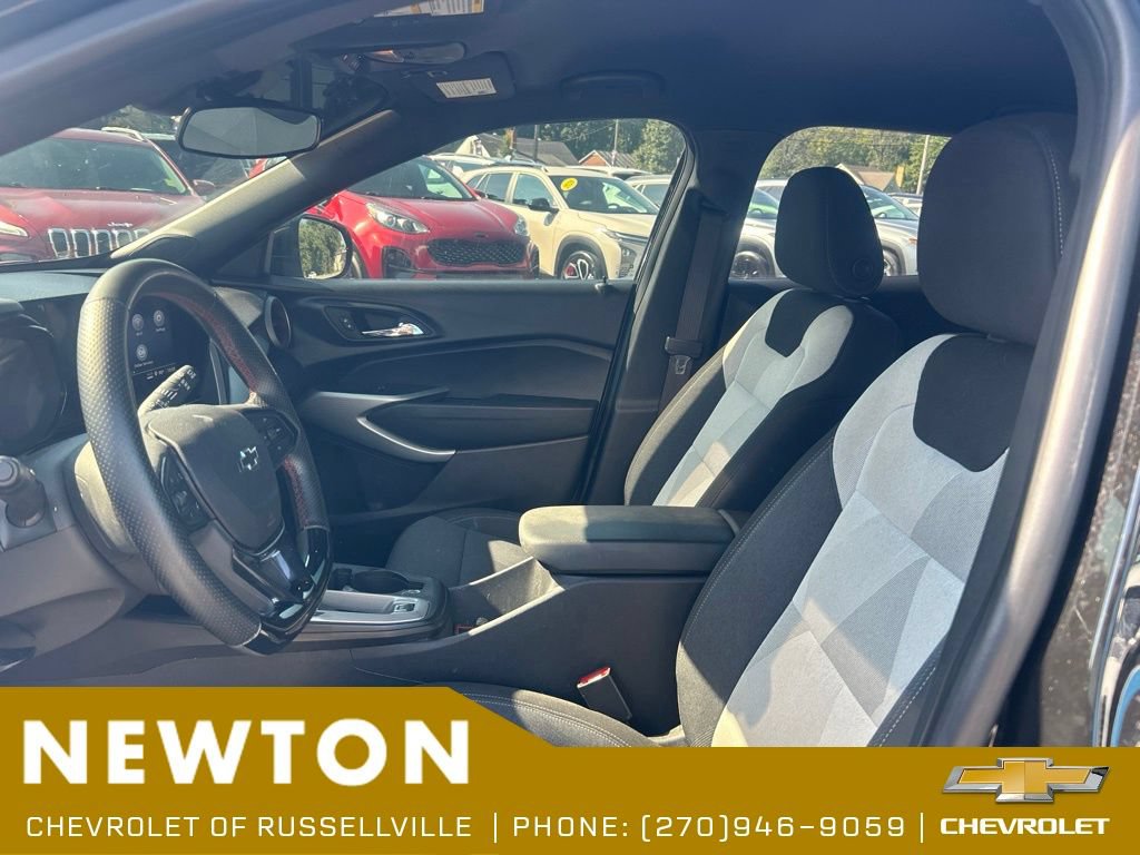 Used 2025 Chevrolet Trax RS w/ Driver Confidence Package FWD image 4