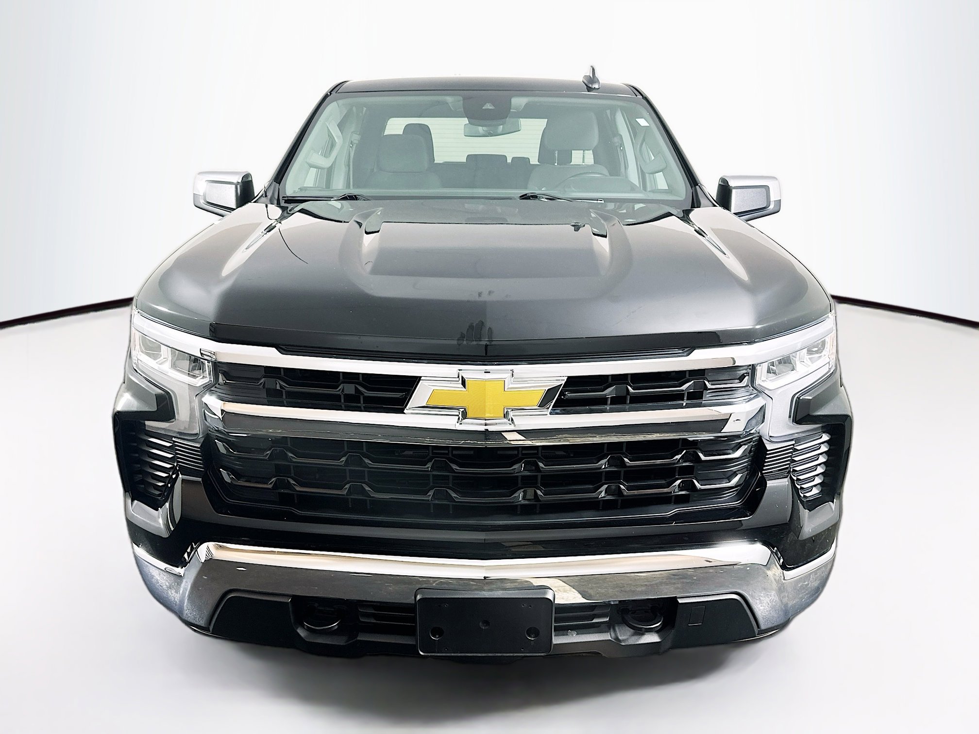 Used 2024 Chevrolet Silverado 1500 LT image 2