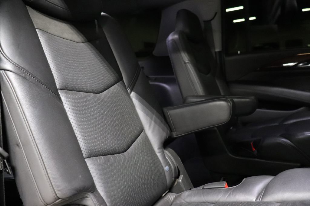 Used 2020 Cadillac Escalade ESV Premium Luxury image 25