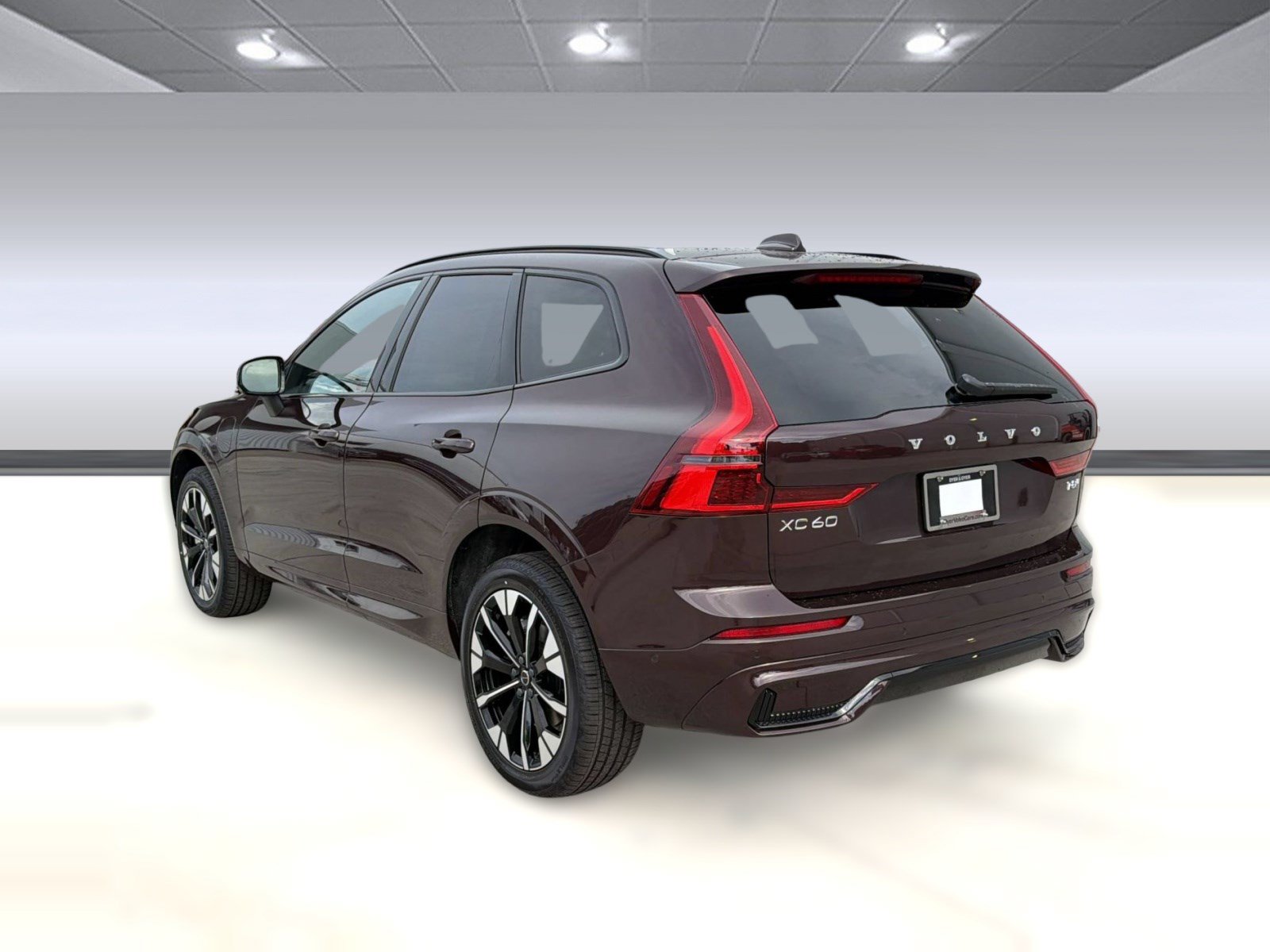 New 2026 Volvo XC60 T8 Plus w/ Climate Package AWD/4WD image 3