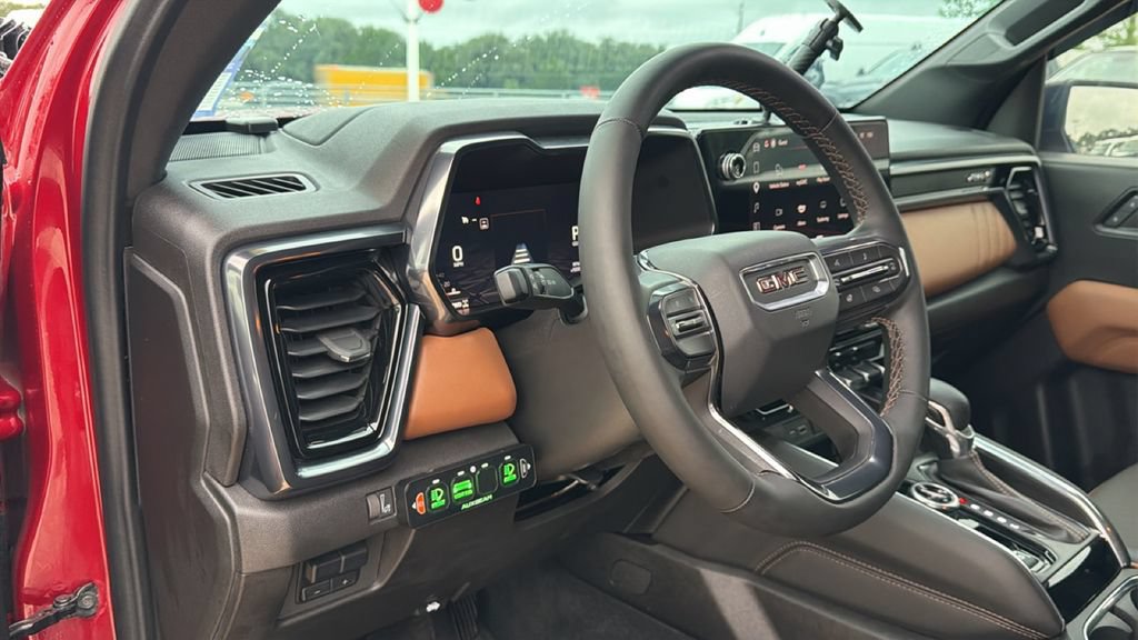 Used 2025 GMC Canyon AT4 w/ AT4 Premium Package AWD/4WD image 16