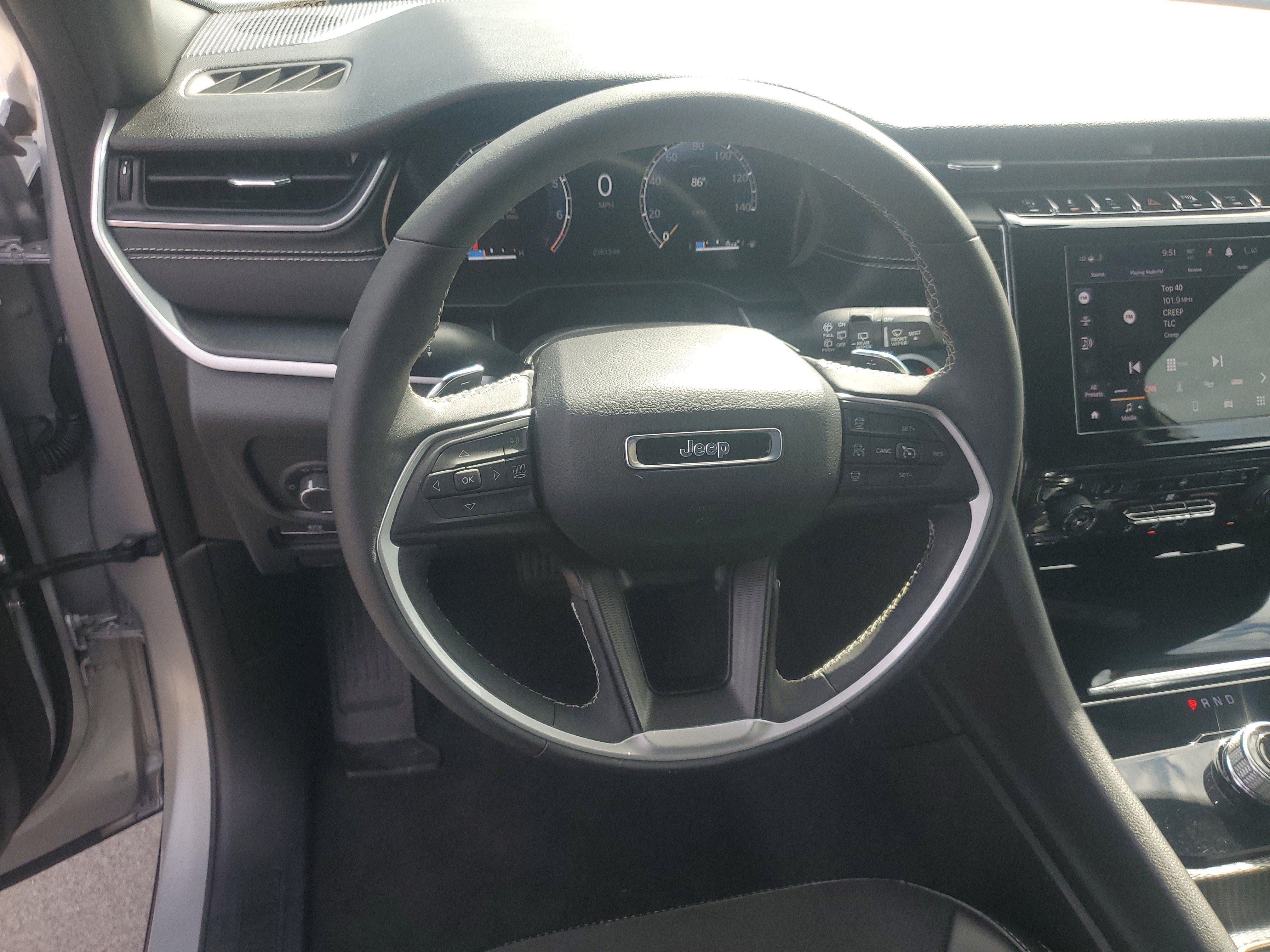 Used 2024 Jeep Grand Cherokee Altitude RWD image 15