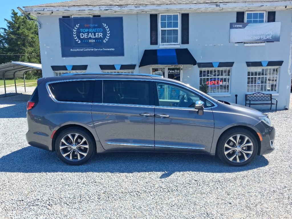 Used 2017 Chrysler Pacifica Limited w/ UConnect Theater Package FWD image 22
