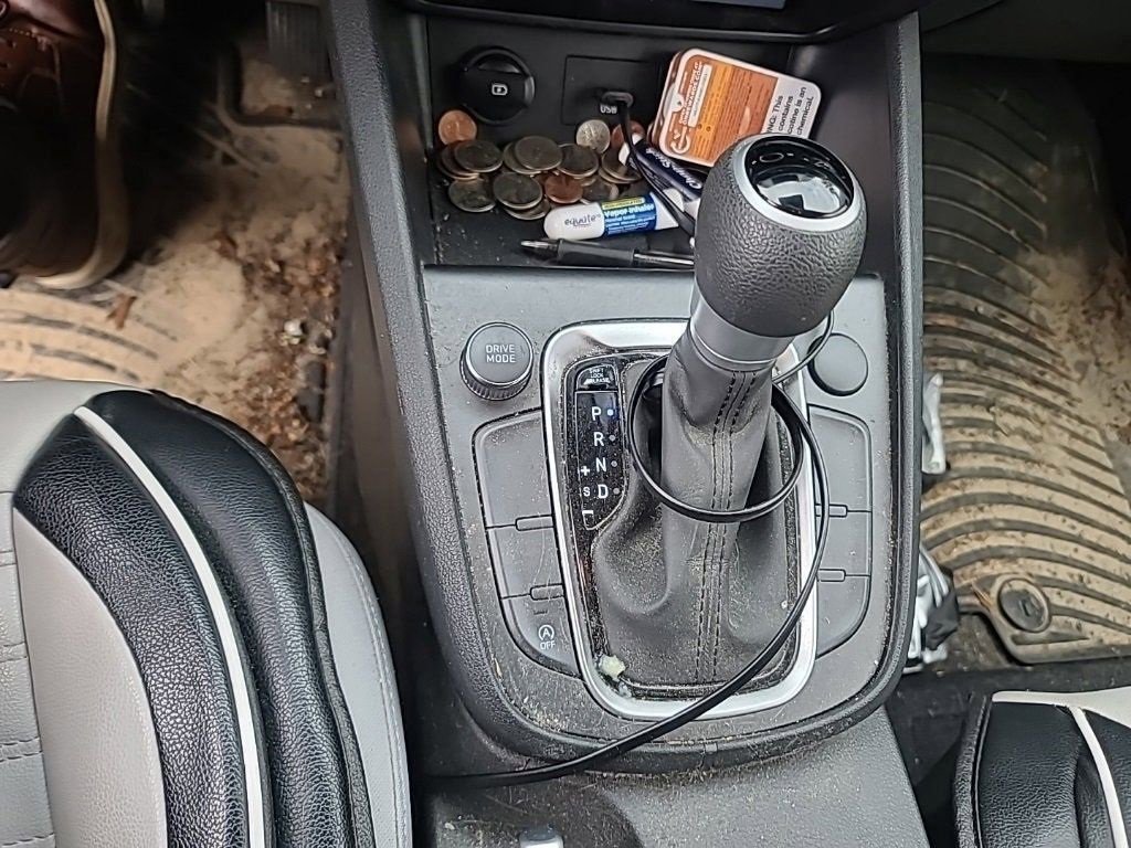 Used 2023 Hyundai Kona SEL w/ Winter Weather Package image 16