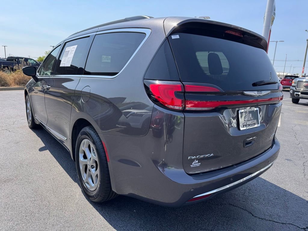 Used 2023 Chrysler Pacifica Limited FWD image 3