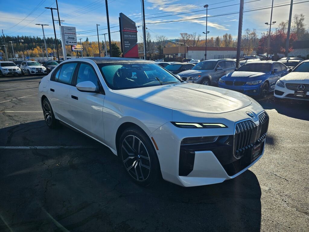 Used 2024 BMW 740i xDrive image 3