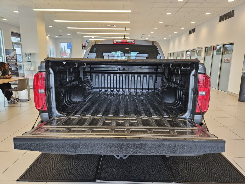 Used 2022 Chevrolet Colorado LT w/ Safety Package AWD/4WD image 8