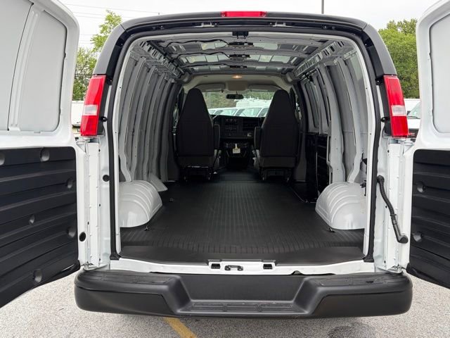 New 2026 GMC Savana 2500 w/ Driver Convenience Package RWD image 7
