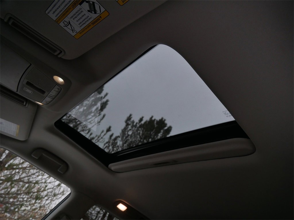 Used 2024 Nissan Armada SL w/ Captain's Chairs Package image 31