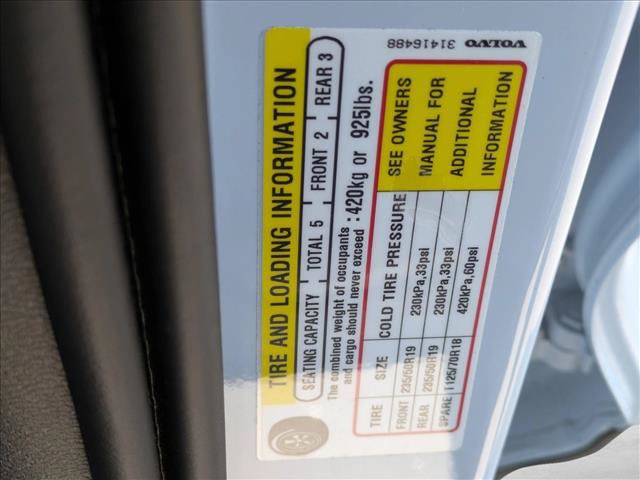 Used 2024 Volvo XC40 B5 Plus AWD/4WD image 15