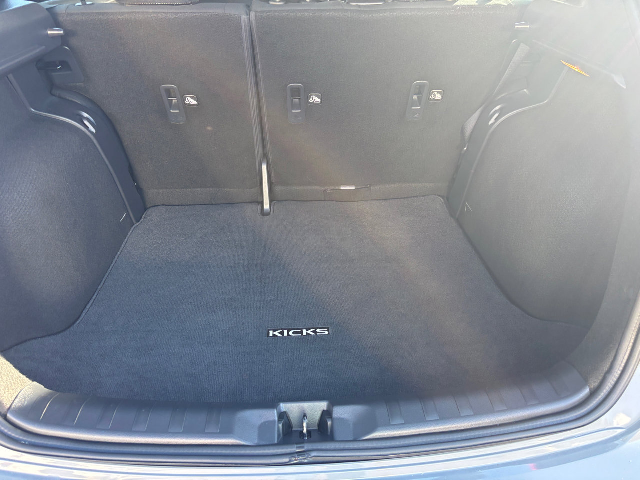 Used 2024 Nissan Kicks SV image 11