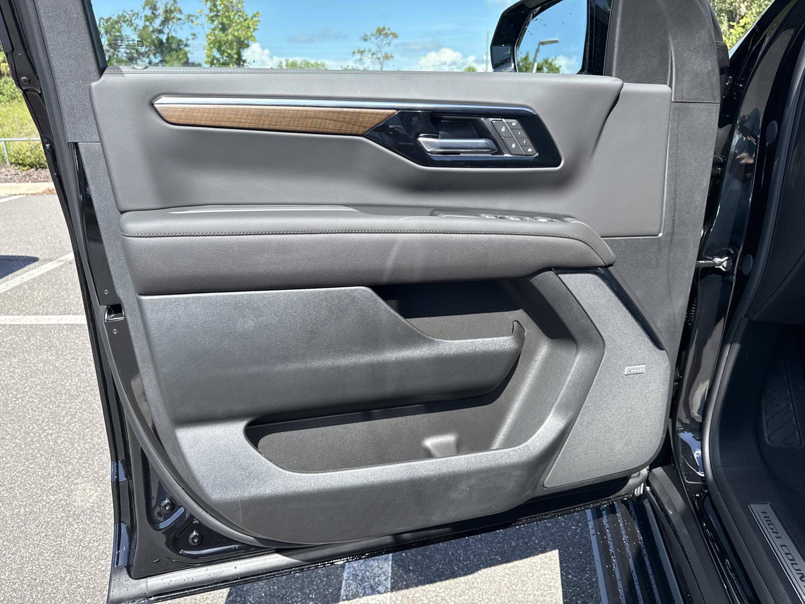 New 2026 Chevrolet Suburban High Country AWD/4WD image 18